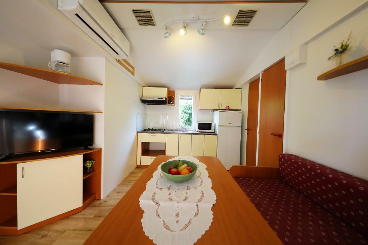Mobile Home Grbe Nin Luaran gambar