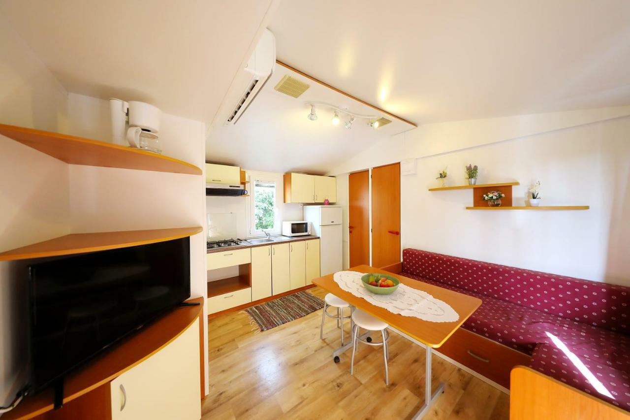 Mobile Home Grbe Nin Luaran gambar