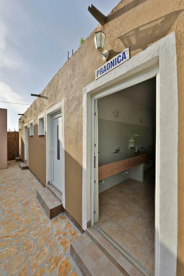 Mobile Home Grbe Nin Luaran gambar