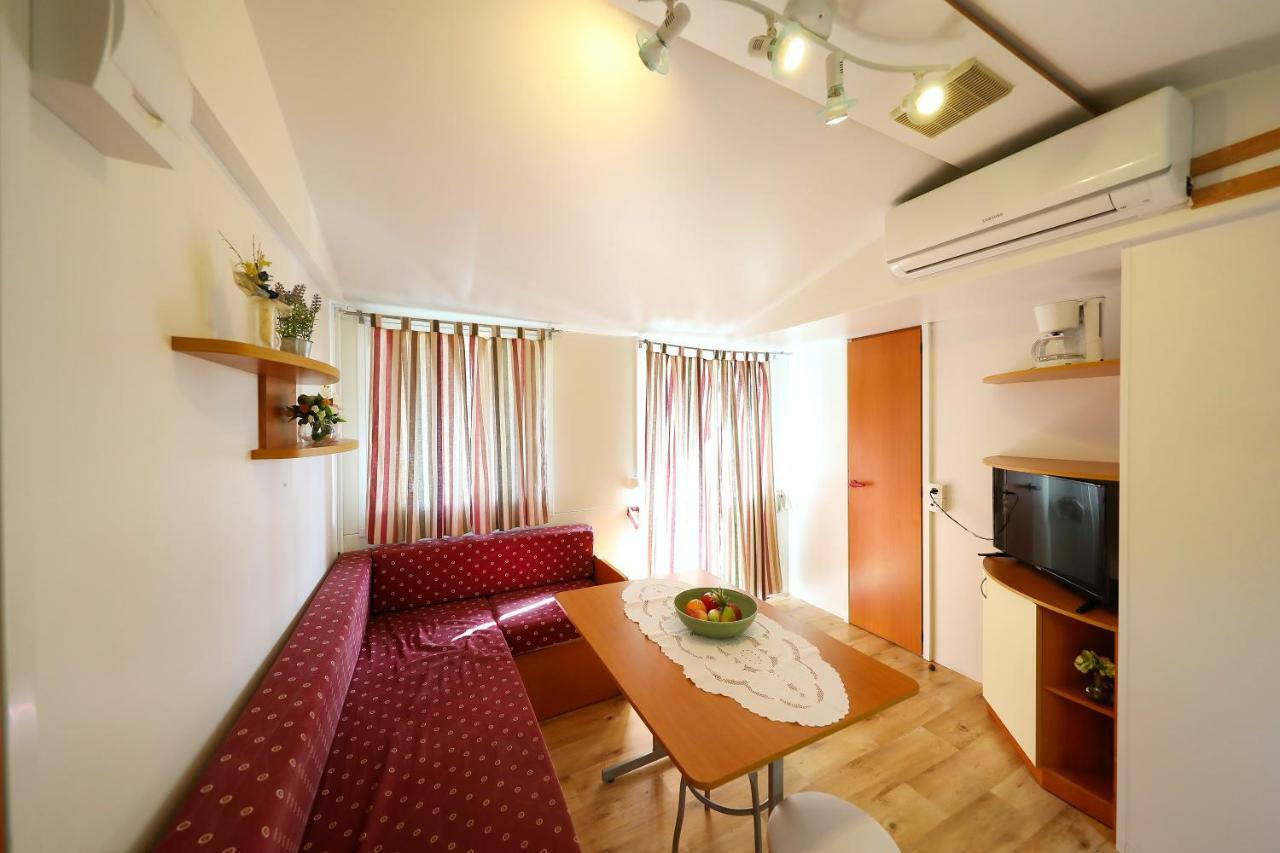Mobile Home Grbe Nin Luaran gambar