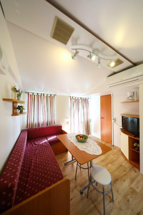 Mobile Home Grbe Nin Luaran gambar