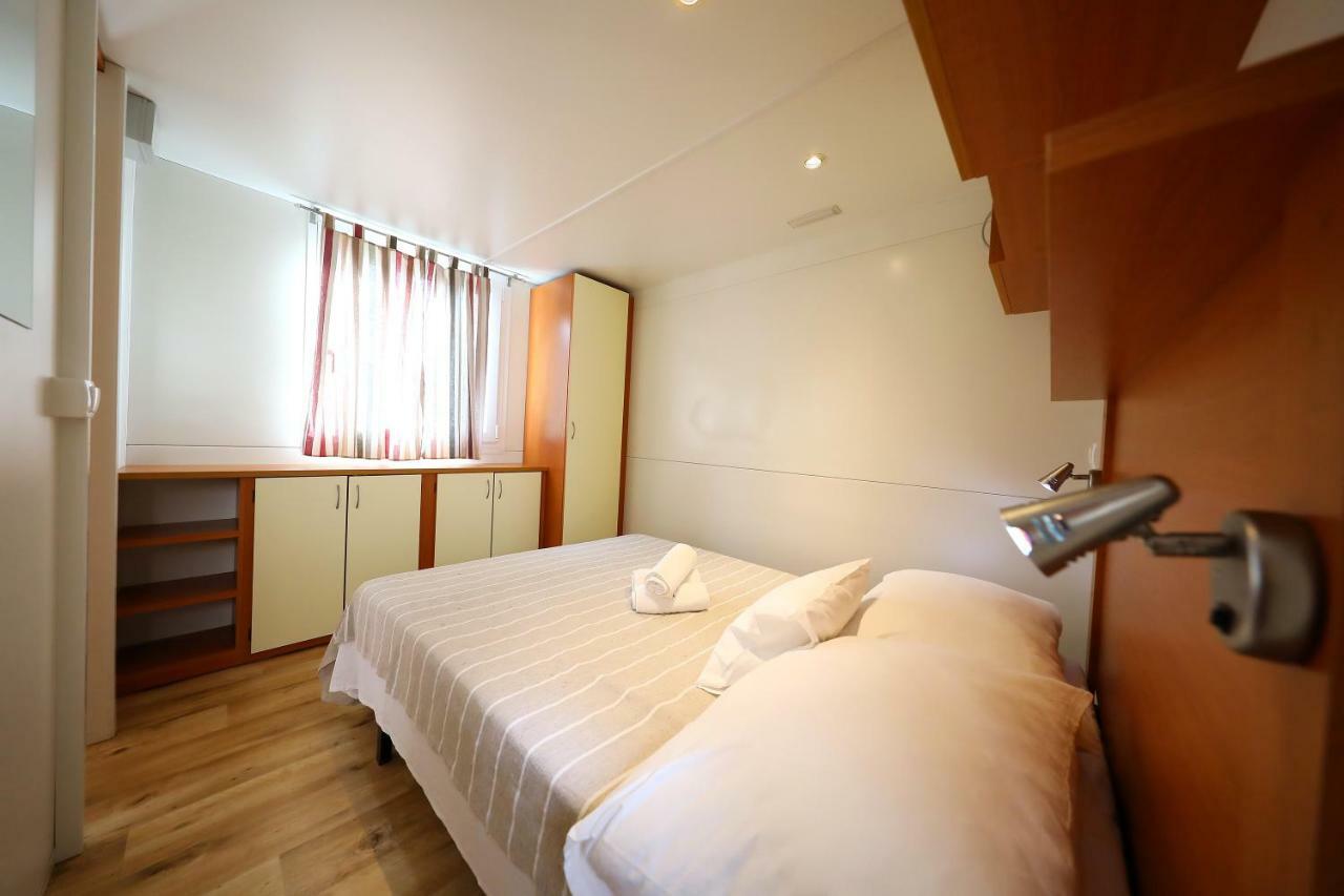 Mobile Home Grbe Nin Luaran gambar